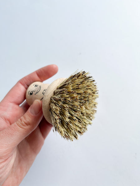 Pot Brush Happy Face
